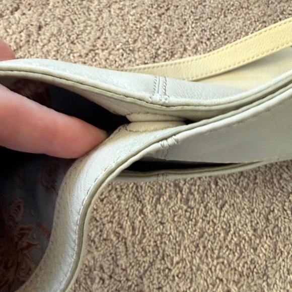 HOBO pier slouchy pebbled leather Off-White Shoulder Bag with Gold Hardware - Picture 12 of 14